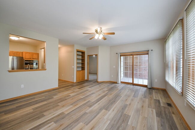 Building Photo - 310 Delnor Glen Dr