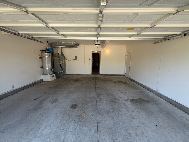 Building Photo - 872 Shellwood Way