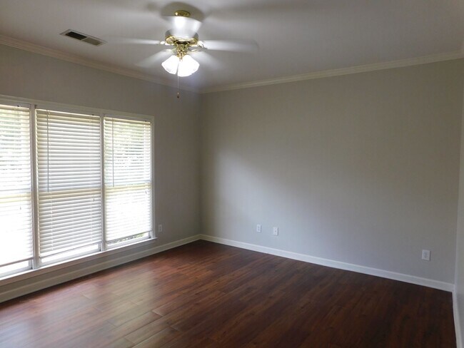 Building Photo - Your Dream Rental Awaits in Gated Greyston...