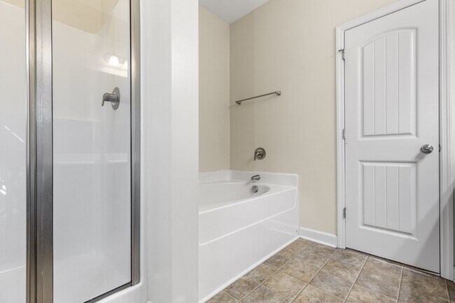 Building Photo - Towne Pointe