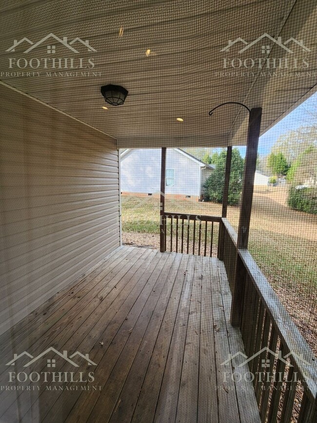 Building Photo - 438 Old Colony Rd