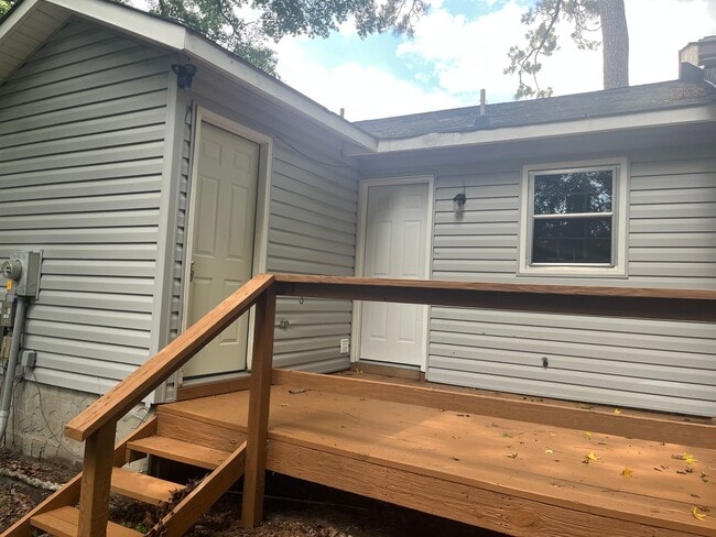 Building Photo - Nice 2 bedroom 2 bath duplex
