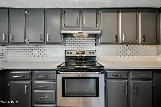 Building Photo - 5558 W Cortez St