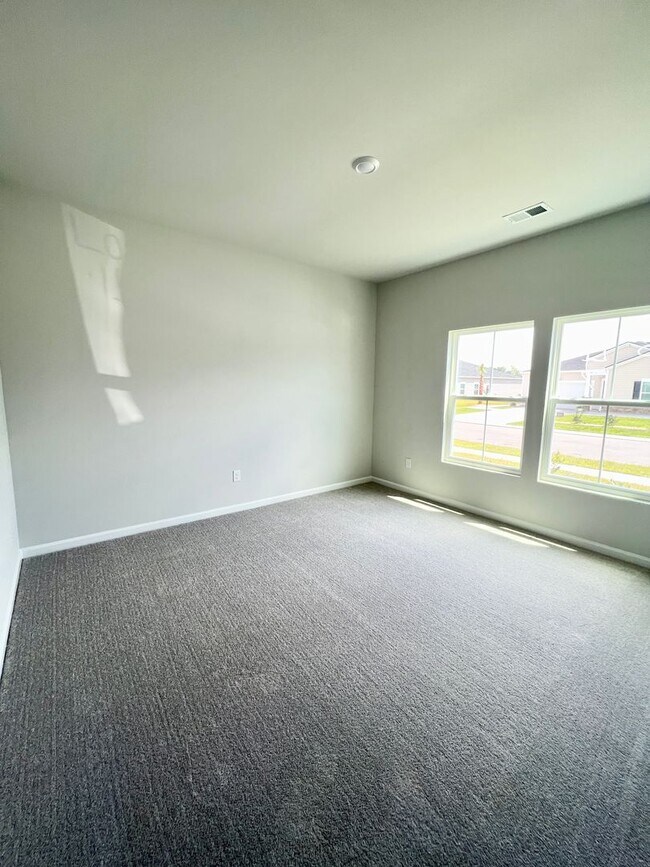 Building Photo - FOUR Bedrooms! SUPREME location! Move in ready!