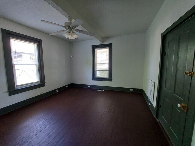 Building Photo - 3805 Lamar St