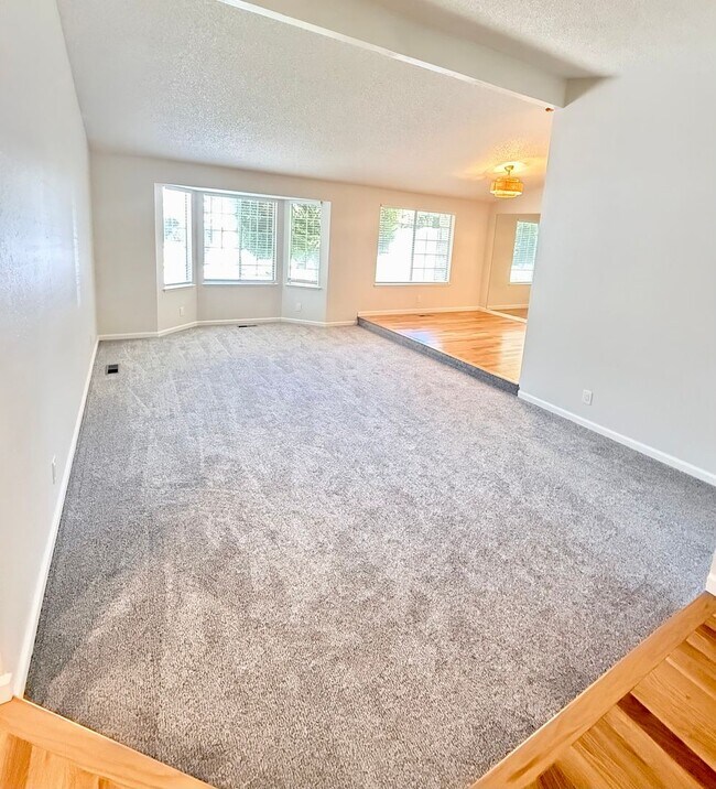 Building Photo - Beautiful Northwest Reno Home with Stunning Mountain Views