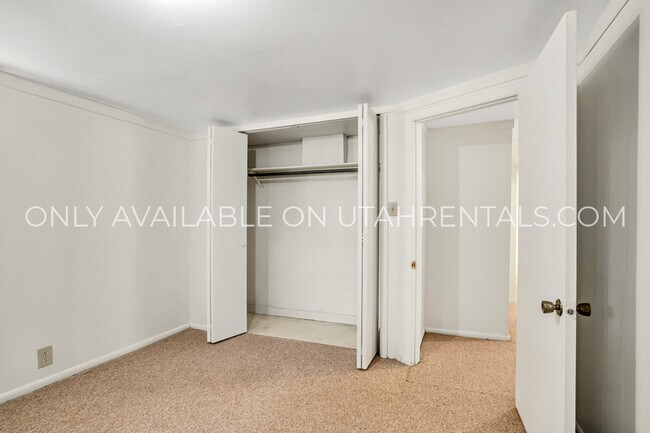 Building Photo - 357 S 200 W St