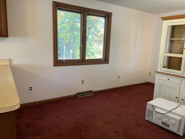 Building Photo - 93 Lantern Ln