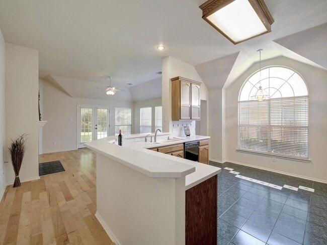 Building Photo - 213 Mesa Verde