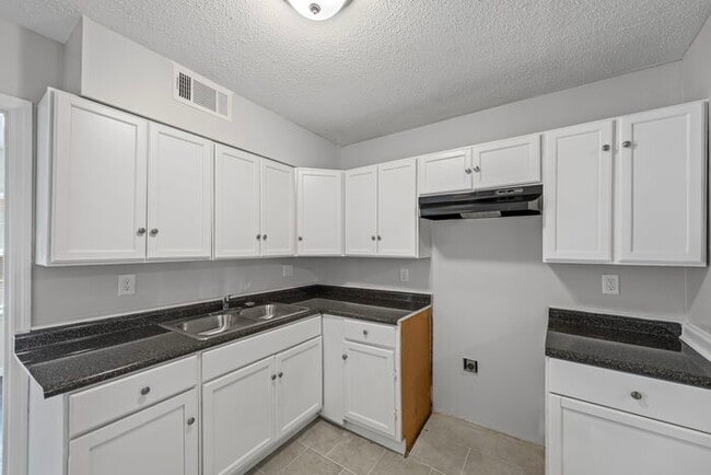 Building Photo - NEWLY RENOVATED GEM, SECTION 8 WELCOMED !!!!!