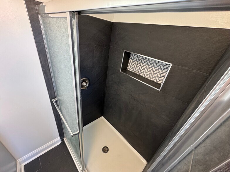 Building Photo - 1527 Tasker St