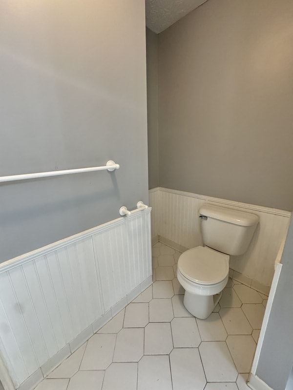 Building Photo - 362 River Point Dr