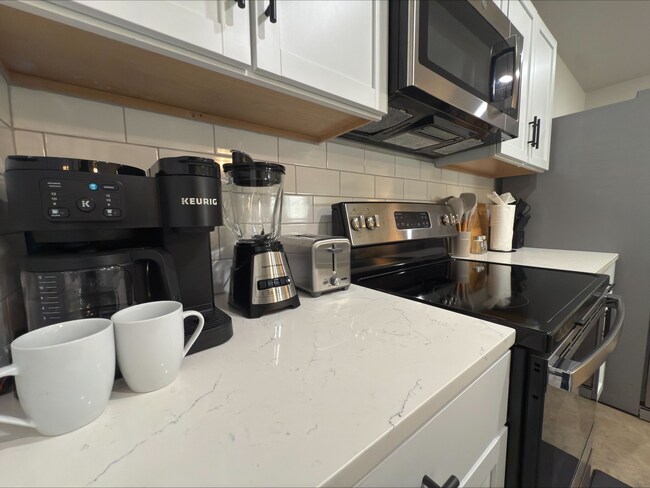 Building Photo - 1204 N 8th St