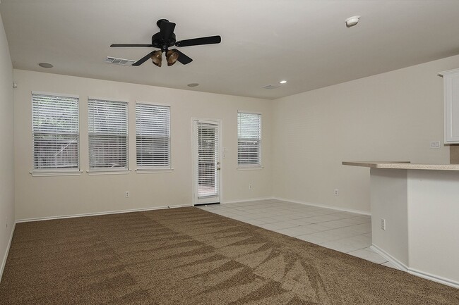 Building Photo - 102 Blue Creek Pl