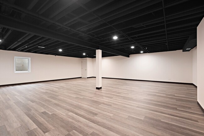 Building Photo - 52 Olympus Dr