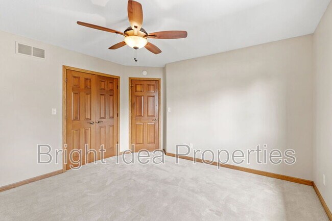 Building Photo - 6210 Deerwood Cir N