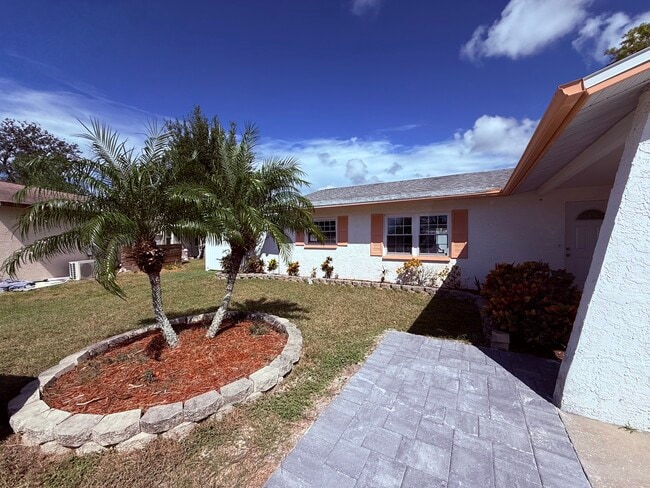 Building Photo - 2702 Ochatilla Rd