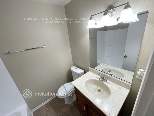 Building Photo - 1217 E Radbard St