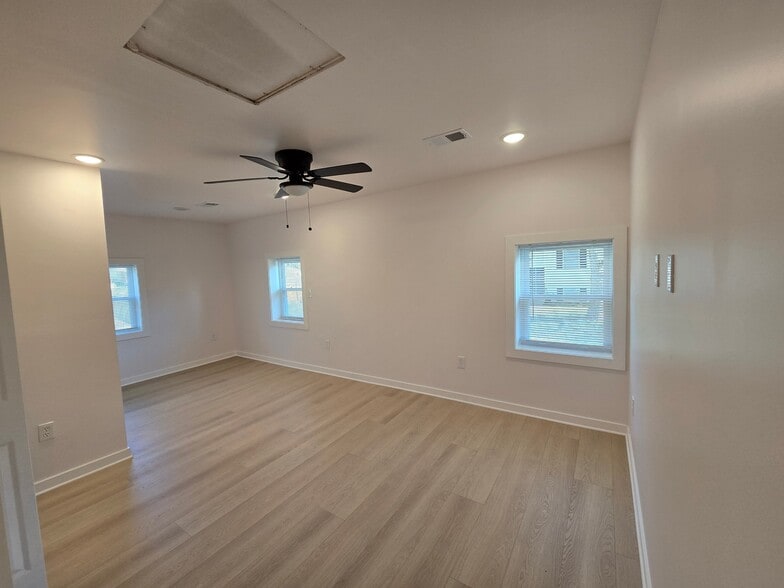 Building Photo - 198 S Court St