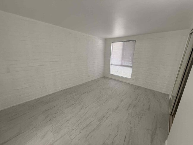 Building Photo - 8133 E 6th St