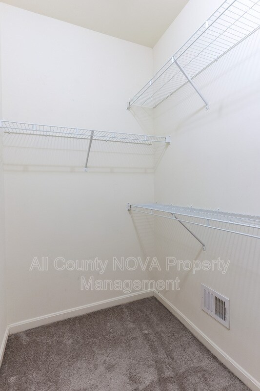 Building Photo - 213 Apricot St