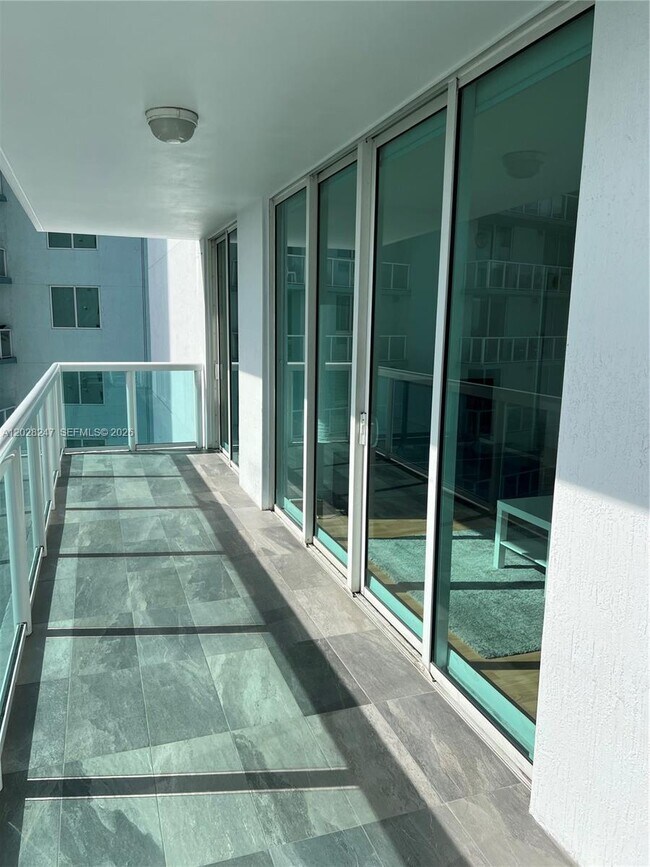 Building Photo - 1800 N Bayshore Dr