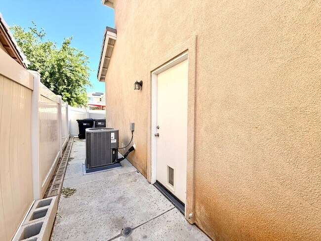 Building Photo - Modern Murrieta Living: Spacious 3-Bedroom Home in Griffith Place