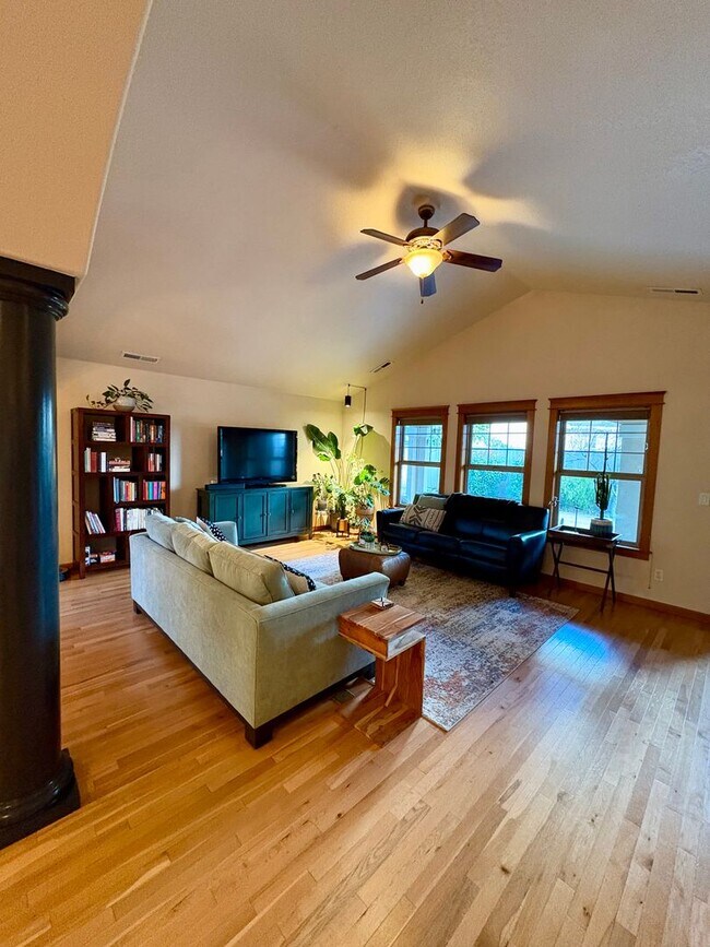 Building Photo - Spacious Luxury Home with Hardwood Floors & Outdoor Living