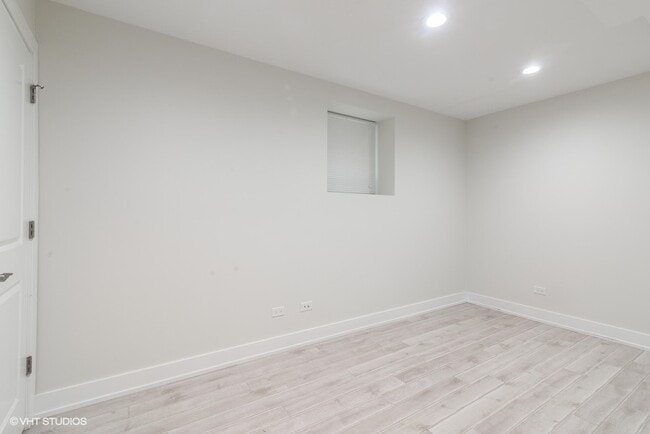 Building Photo - 1914 W Crystal St