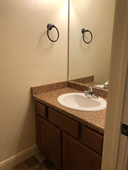 Building Photo - 1060 E 200 S