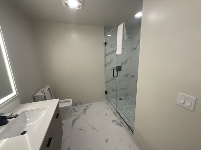 Building Photo - 4903 Edgemoor Ln