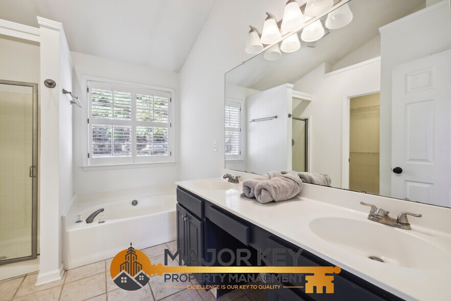 Building Photo - 1620 Midland Ct