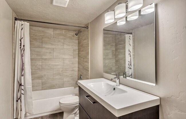 Building Photo - 14613 Woods Landing Ct