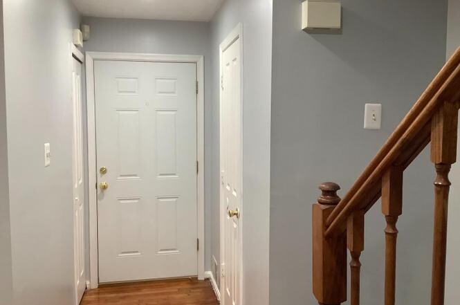 Building Photo - 659 Realm Ct W