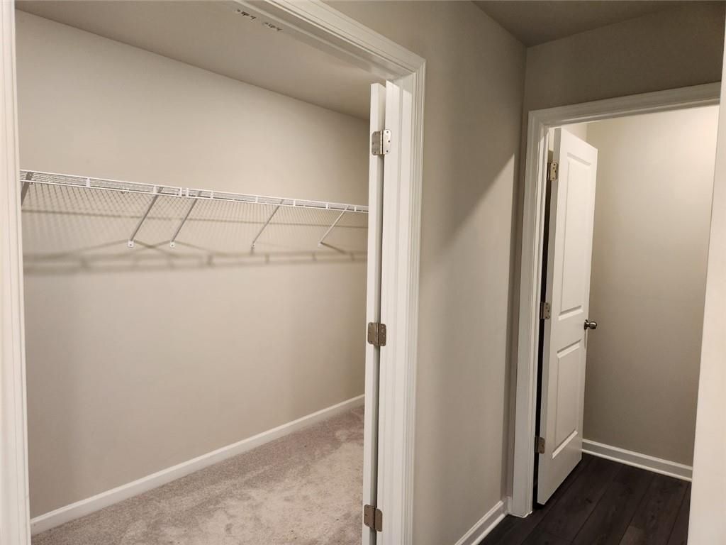 Building Photo - 25 Blue River Ct