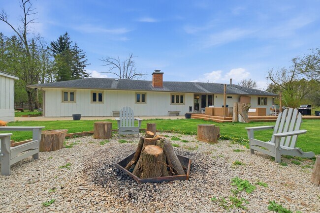 Building Photo - 25848 W Scott Rd