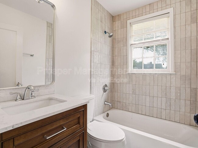 Building Photo - 4819 Boulevard Ln