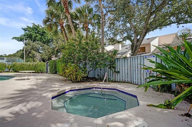 Building Photo - 1846 Racquet Ct