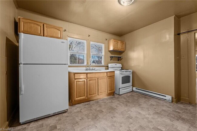 Building Photo - "Charming 3-Bedroom Home in the Heart of Winston-Salem-Pets Welcome Housing Vouchers Accepted!
