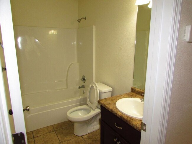 Building Photo - Modern Comfort: Your Ideal Rental Home in Valdosta, GA