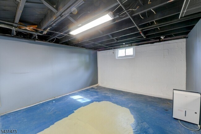 Building Photo - 72 Colonial Dr