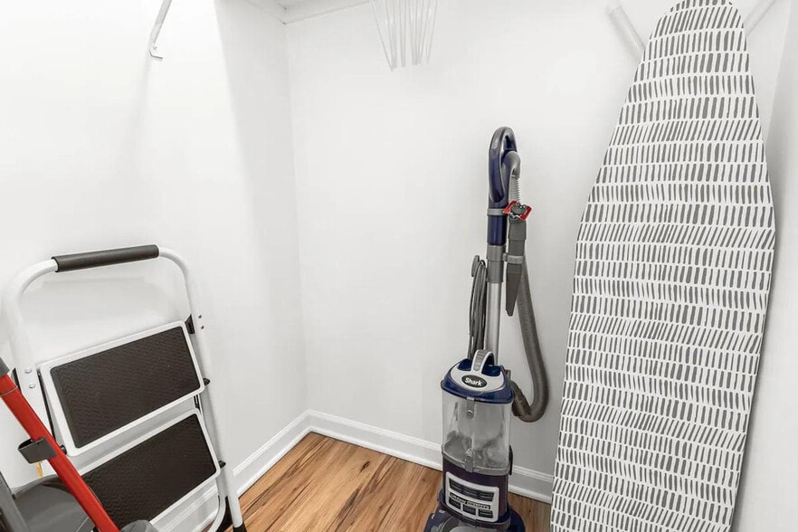 Building Photo - 18939 Sharon Ln