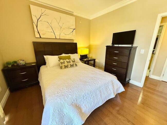 Building Photo - Live the Las Vegas Lifestyle in a Gated, Amenity-Rich Community ALL UTILITIES INCLUDED