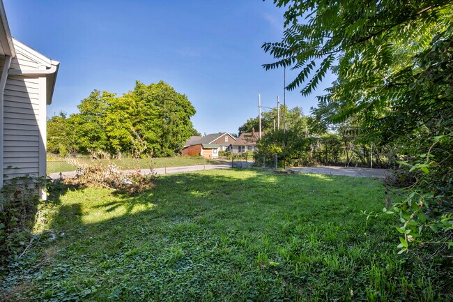 Building Photo - 10401 Way Ave
