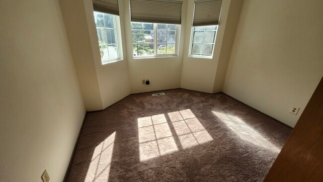 Building Photo - 35336 10th Pl SW