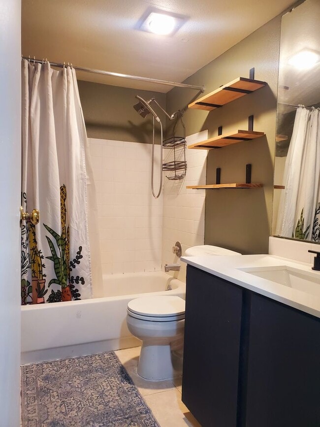 Building Photo - 2bd, 2 ba Condo in Oakbrook, Amenities! $2...