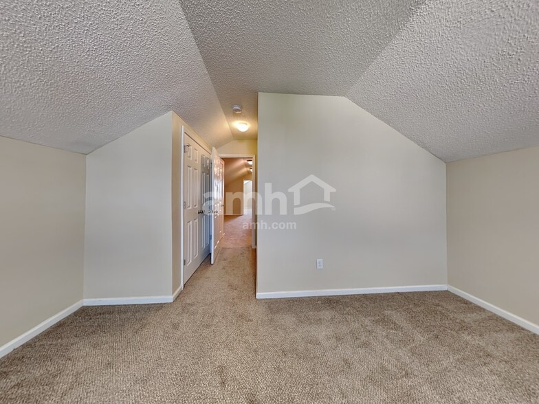 Building Photo - 4016 Broken Arrow Dr