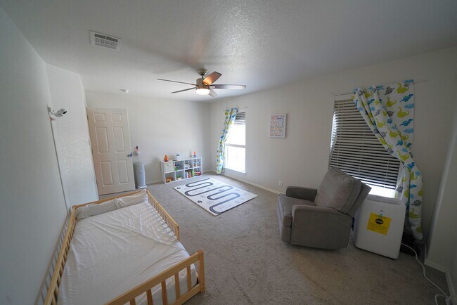 Building Photo - Beautifully Maintained Home in Schertz Now Available. Realtor Commission: $500
