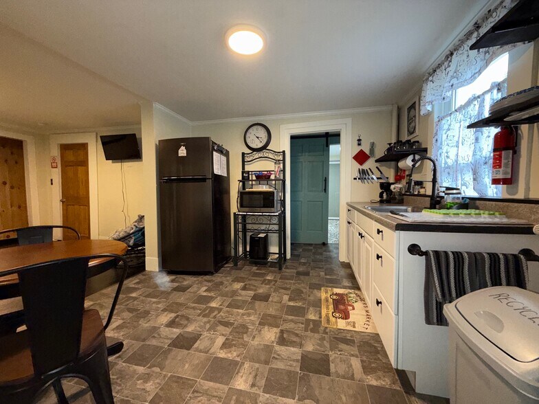 Building Photo - 51 Front St