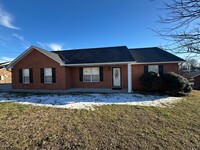 Building Photo - All brick home in Halls